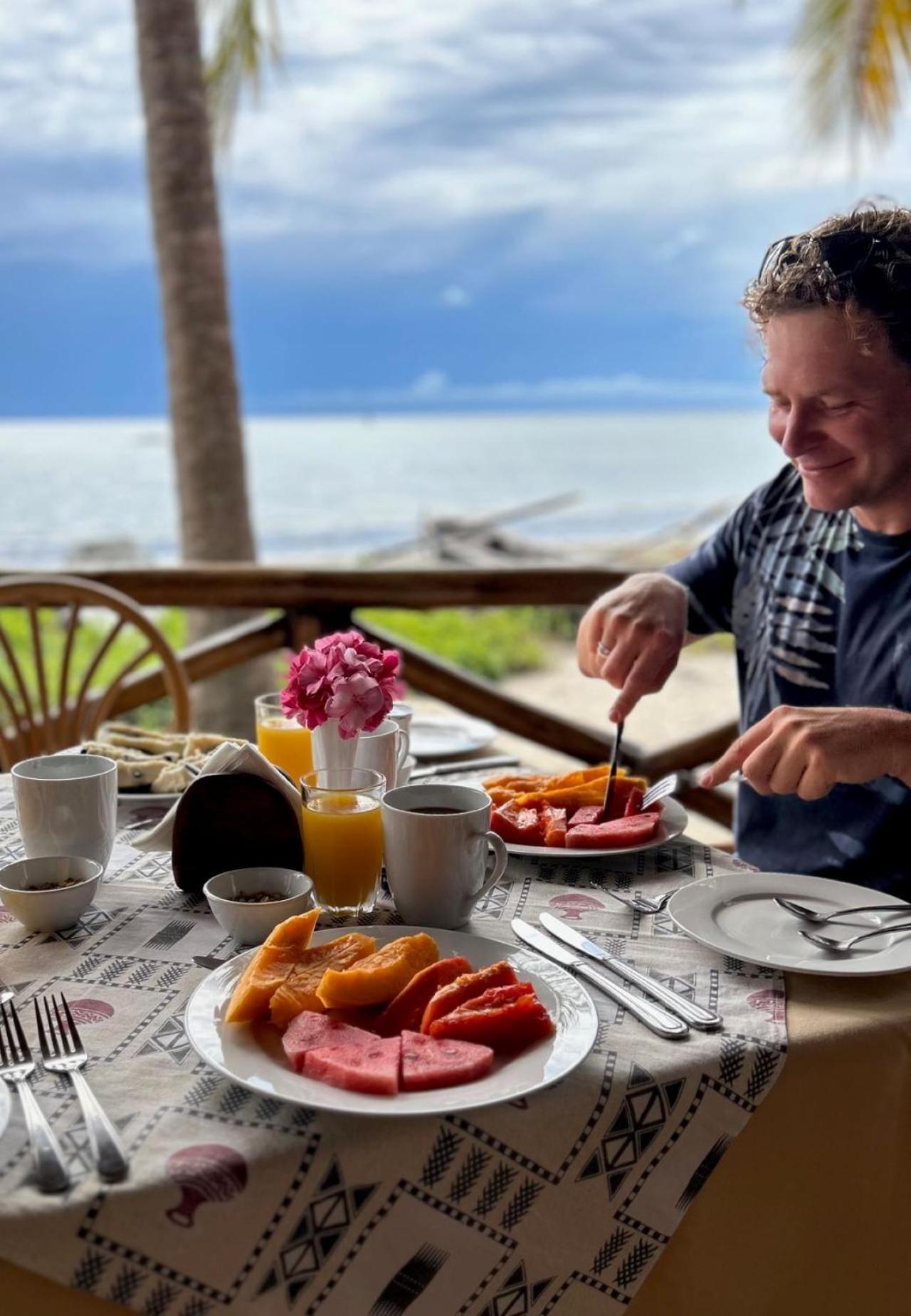 Barry'S Beach Resort Mkwaja 外观 照片