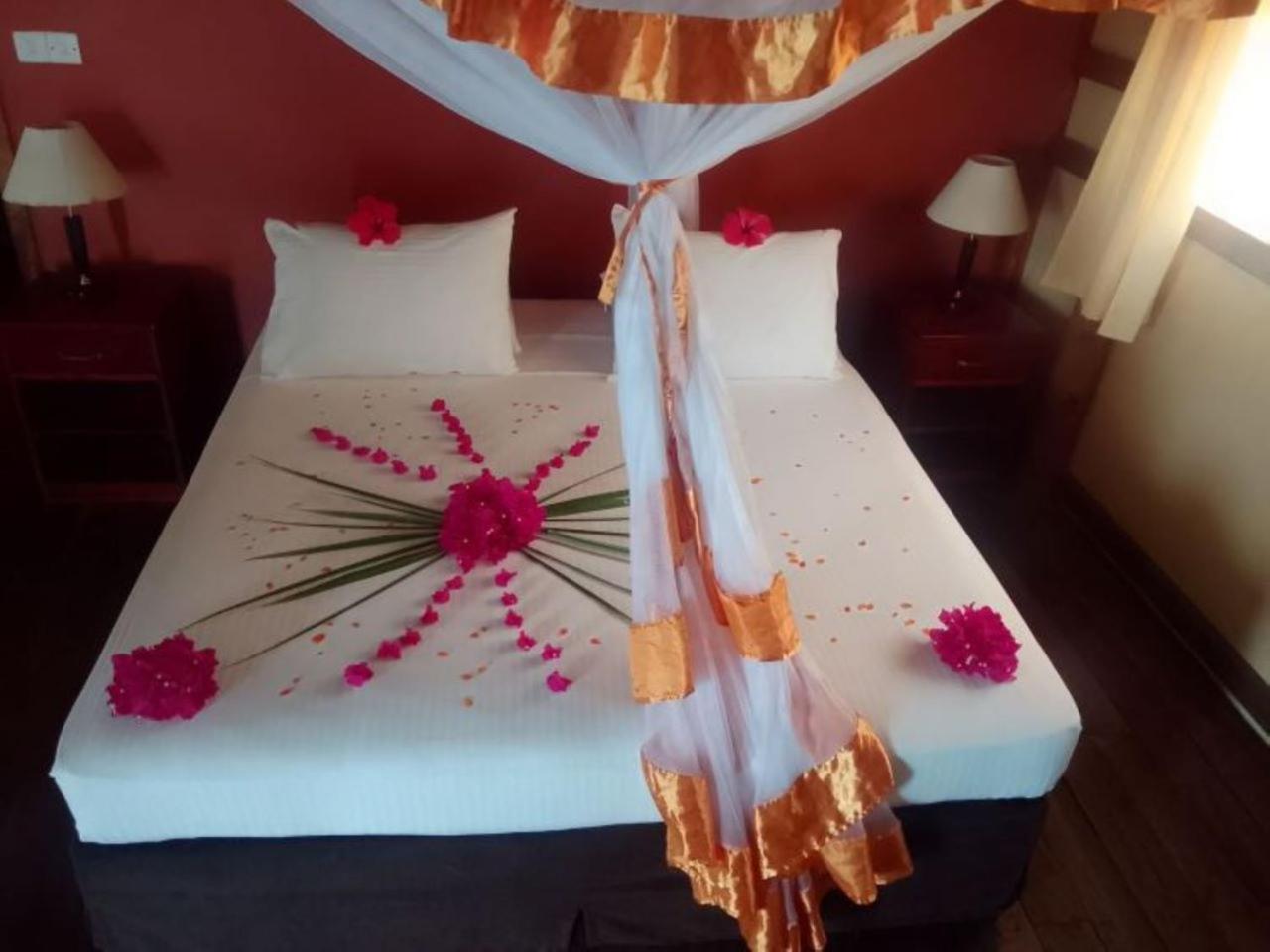 Barry'S Beach Resort Mkwaja 外观 照片