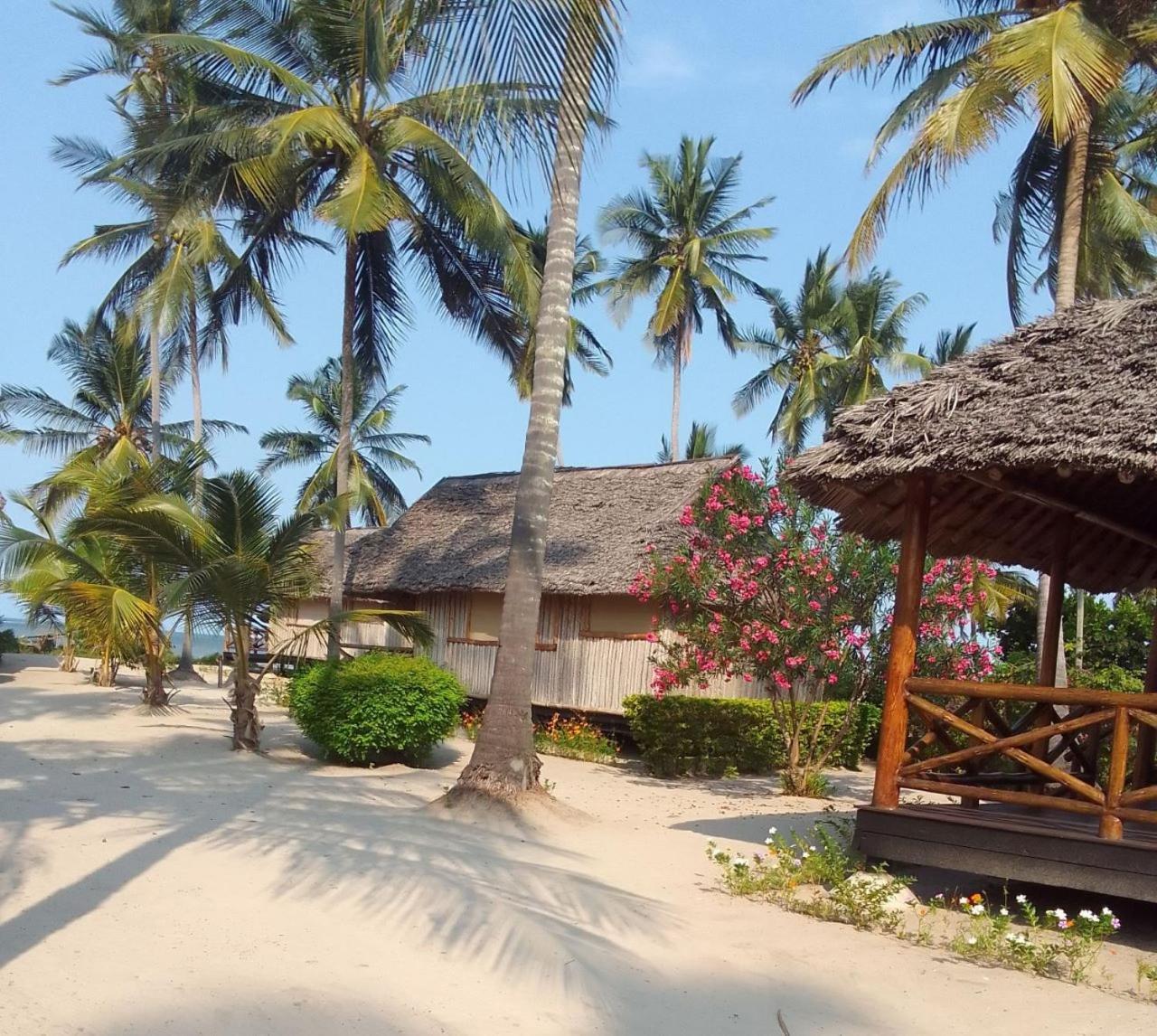 Barry'S Beach Resort Mkwaja 外观 照片