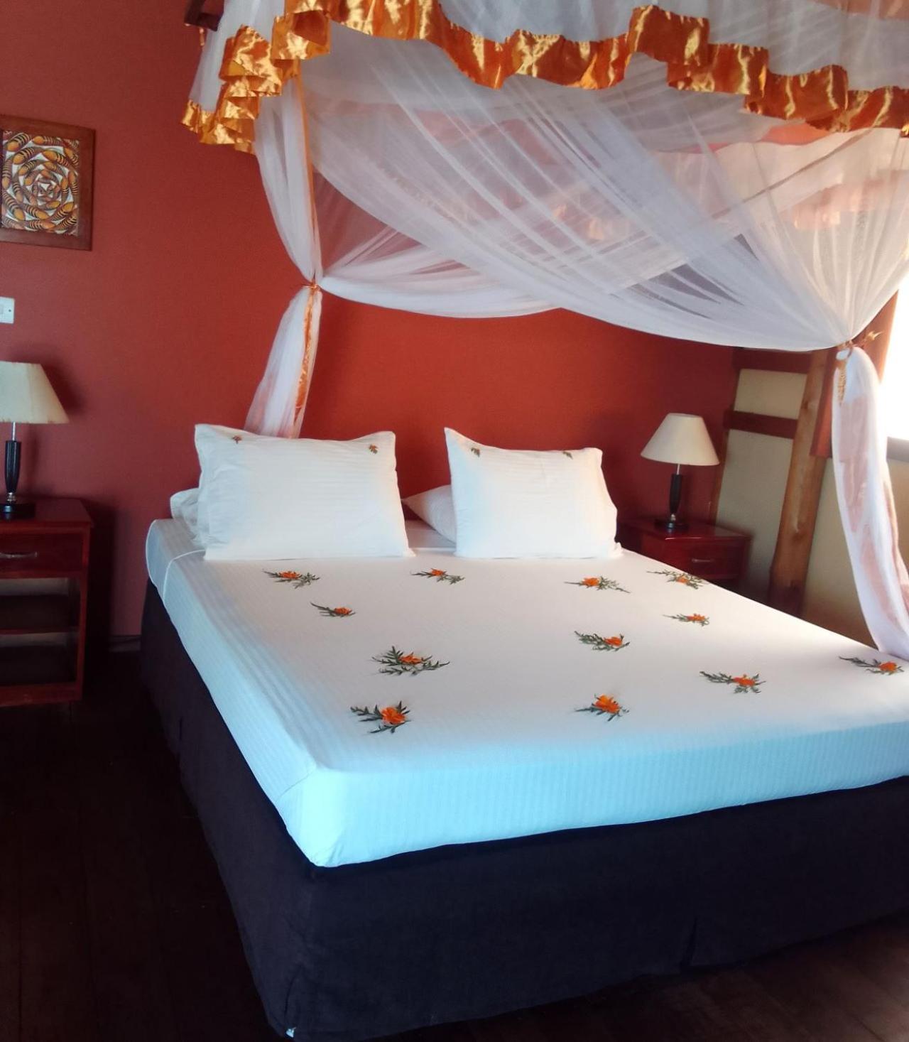 Barry'S Beach Resort Mkwaja 外观 照片