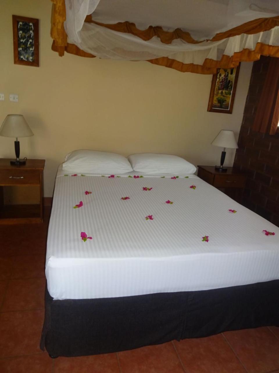 Barry'S Beach Resort Mkwaja 外观 照片